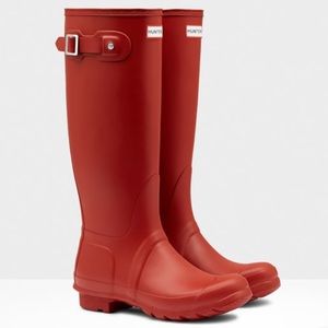 Hunter Tall Women’s Rainboots in red
